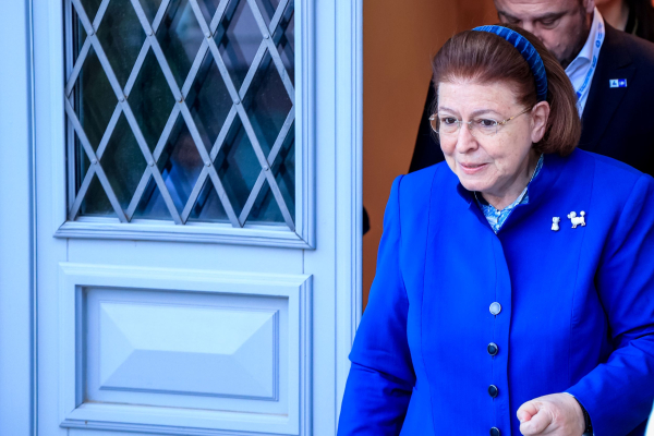 Προσφυγή Μενδώνη στη δικαιοσύνη για δημοσίευμα της «Δημοκρατίας» - Τι αναφέρει για Νίσυρο