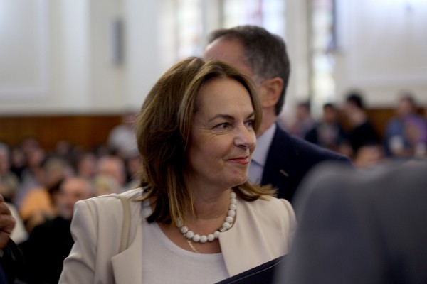 Σειρά από μειώσεις της φορολογίας το 2019 προανήγγειλε η Παπανάτσιου