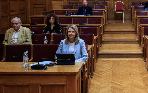 Το ΠΑΣΟΚ ξεκίνησε το χορό των αποχωρήσεων από την Προανακριτική