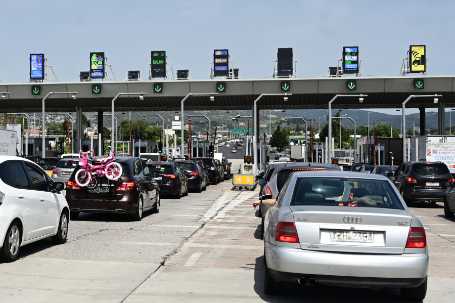 Κίνηση στην Αθηνών - Λαμίας λόγω τροχαίου στα διόδια Αφιδνών