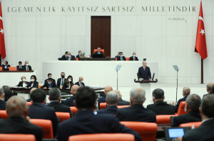 Εκλογές Τουρκία: Ποιο κόμμα κερδίζει σε έδρες, ερωτηματικά για τις ψήφους του Ογάν