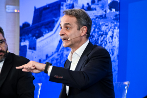 Σημείο καμπής: Η πτώση της ΝΔ και η μεγάλη μάχη της Κεντροαριστεράς