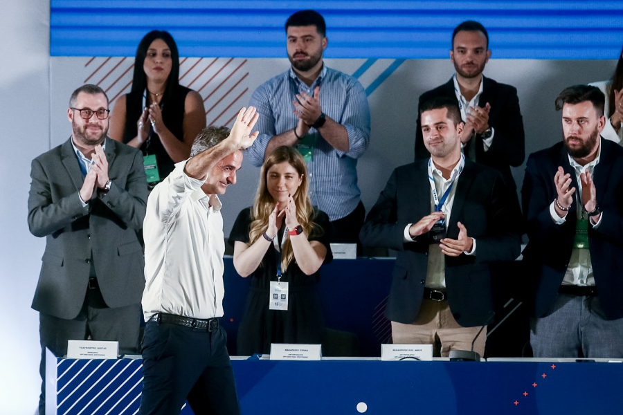 Γιατί η ατμόσφαιρα «μυρίζει» πρόωρες εκλογές - Οι αποχρώσες ενδείξεις, οι δημοσκοπήσεις και το... τυχαίο