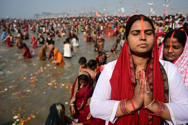 Ινδία: Δεκάδες νεκροί στο μεγαλύτερο θρησκευτικό προσκύνημα του κόσμου (εικόνες &amp; βίντεο)
