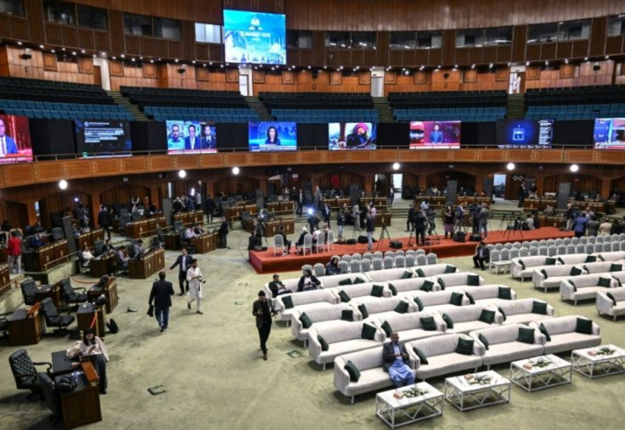 Συνομιλίες ΗΠΑ-Ιράν: Βίντεο με δημοσιογράφους να περιμένουν άπρακτοι σε πολυτελές κέντρο «μια είδηση»