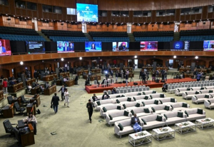 Συνομιλίες ΗΠΑ-Ιράν: Βίντεο με δημοσιογράφους να περιμένουν άπρακτοι σε πολυτελές κέντρο «μια είδηση»