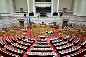 Με 297 βουλευτές για πρώτη φορά η Βουλή - Τρεις Σπαρτιάτες χάνουν την έδρα τους