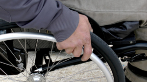 prosvasimotita.minscfa.gov.gr: Άνοιξε η πλατφόρμα για την επιχορήγηση ΑμεΑ με έως 14.500€ για ράμπα και αναβατόριο