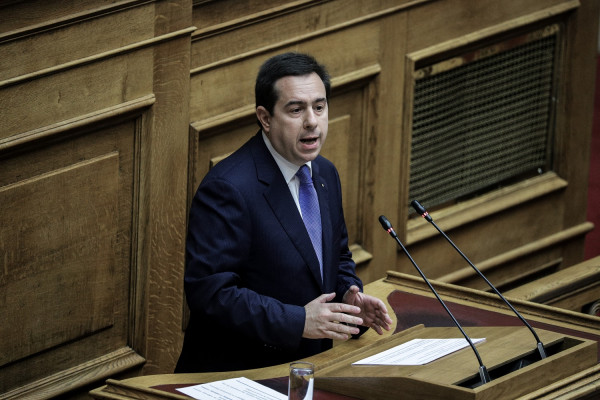 Μηταράκης: Κλείνουν 60 δομές φιλοξενίας που λειτουργούν σε ξενοδοχειακές μονάδες