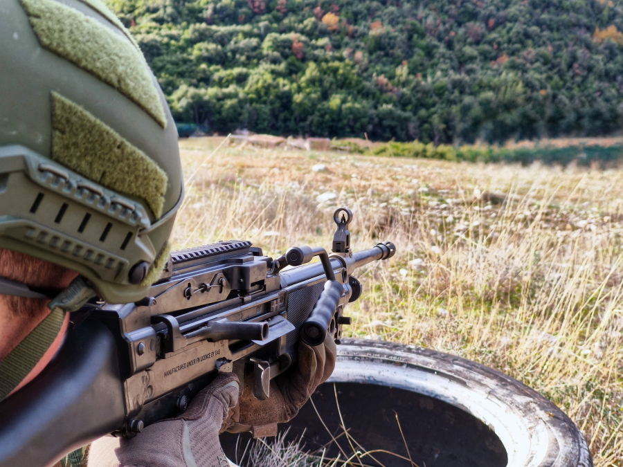 Οι ελληνικές αμυντικές βιομηχανίες και η συζήτηση για τους εξοπλισμούς στη Βουλή, τo «Ad hoc» μέρισμα της Titan Cement, η Ergon Foods και το νέο «φάουλ» Κοντόπουλου – Χατζηνικολάου