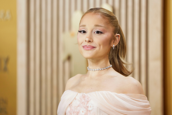 Αριάνα Γκράντε: Κυκλοφόρησε την deluxe έκδοση του άλμπουμ της «Eternal Sunshine»