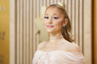 Αριάνα Γκράντε: Κυκλοφόρησε την deluxe έκδοση του άλμπουμ της «Eternal Sunshine»