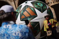 Bloomberg: Άνοιγμα της UEFA σε Netflix και Amazon για τους αγώνες του Champions League