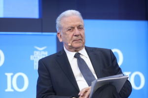 «Δεν απολογούμαι σε κανέναν κερατά»: Η δήλωση Αβραμόπουλου προκαλεί ερωτήματα - Κόντρα και με Χρυσοχοΐδη