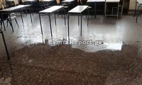 Λαμία: Πλημμύρισε το 1ο ΕΠΑΛ - Στάζoυν τα ταβάνια τάξεων (εικόνες)