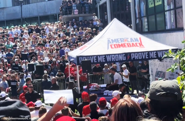 Η στιγμή της δολοφονίας του Τσάρλι Κερκ: Σκηνές χάους στο πανεπιστήμιο της Γιούτα