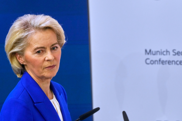 Φον ντερ Λάιεν: Σε υψηλό συναγερμό η Ευρώπη για τις φωτιές – Στη «μάχη» και ο Copernicus