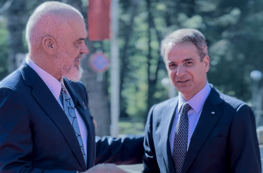 Ανεπίτρεπτη παρέμβαση Ράμα: Υμνεί Μητσοτάκη, επιτίθεται στην αντιπολίτευση