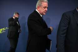 Αβραμόπουλος: Προθεσμία στην Ελλάδα μέχρι 12/5 για να καταγράψει όλους τους μετανάστες