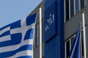 Η επετειακή αφιέρωση της ΝΔ σε Τσίπρα - Καμμένο για την επίσκεψη Μέρκελ