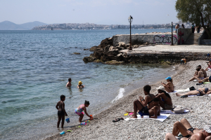 Καιρός: Καλοκαιρινό σκηνικό με μελτέμια και 33άρια – Πού αναμένονται βροχές