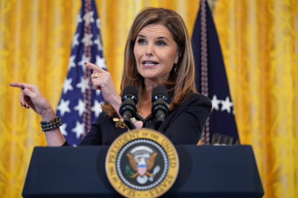 Μαρία Σράιβερ: «Αμερικανοί Ξυπνήστε», η οργισμένη αντίδραση της ανιψιάς του JFK κατά Τραμπ