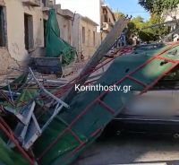 Από τύχη δεν υπήρξαν θύματα στο Λουτράκι: Σκαλωσιά κατέρρευσε και καταπλάκωσε ΙΧ (Βίντεο)