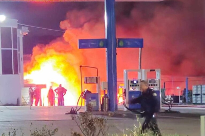 Μάνδρα: Φωτιά σε φορτηγά δίπλα από πρατήριο υγρών καυσίμων