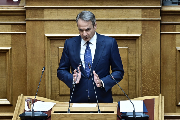 Συνταγματική Αναθεώρηση: Πυρά Μητσοτάκη σε ΠΑΣΟΚ για τη στάση του – Τα «καρφιά» κατά ΣΥΡΙΖΑ και ο έντονος διάλογος με τη Ζωή