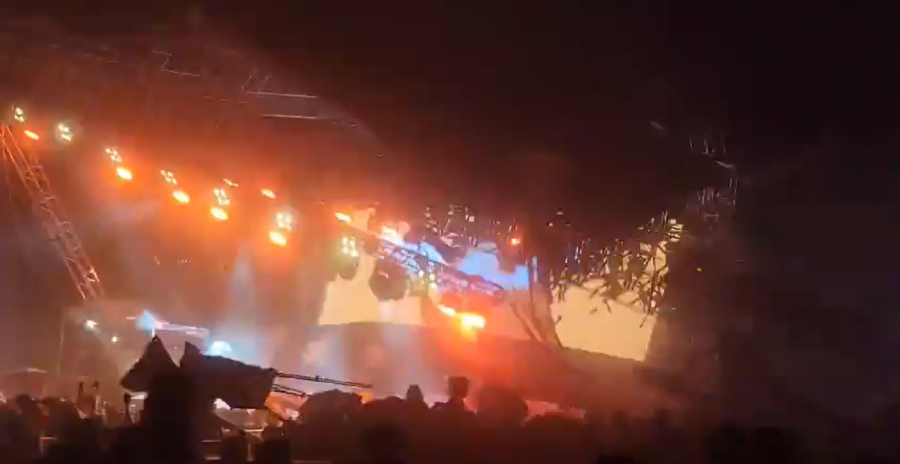 Η στιγμή που σκηνή καταρρέει σε προεκλογική συγκέντρωση στο Μεξικό, 9 νεκροί