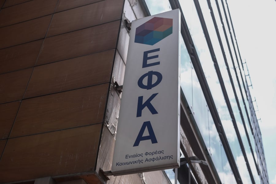 Ελ. επαγγελματίες, αυτοαπασχολουμένοι, αγρότες: Στο συρτάρι οι αυτόματες αυξήσεις των ασφαλιστικών εισφορών