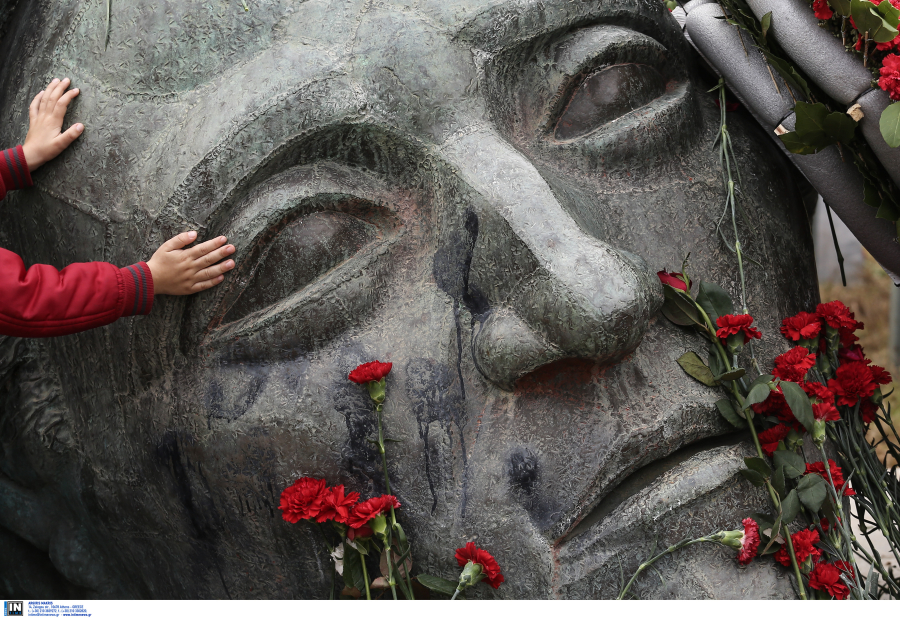 17η Νοεμβρίου: Αναδρομή στα γεγονότα του Πολυτεχνείου μέσα από 12 βιβλία