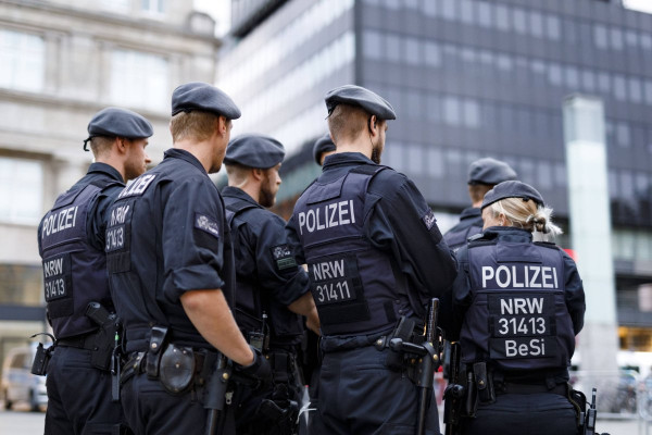 Αμβούργο: Επιτέθηκε με μαχαίρι σε περαστικούς – Τρεις τραυματίες