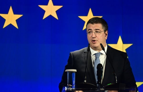 Εξηγήσεις Αθήνας σε... Τζιτζικώστα για την ασφάλεια στις αερομεταφορές