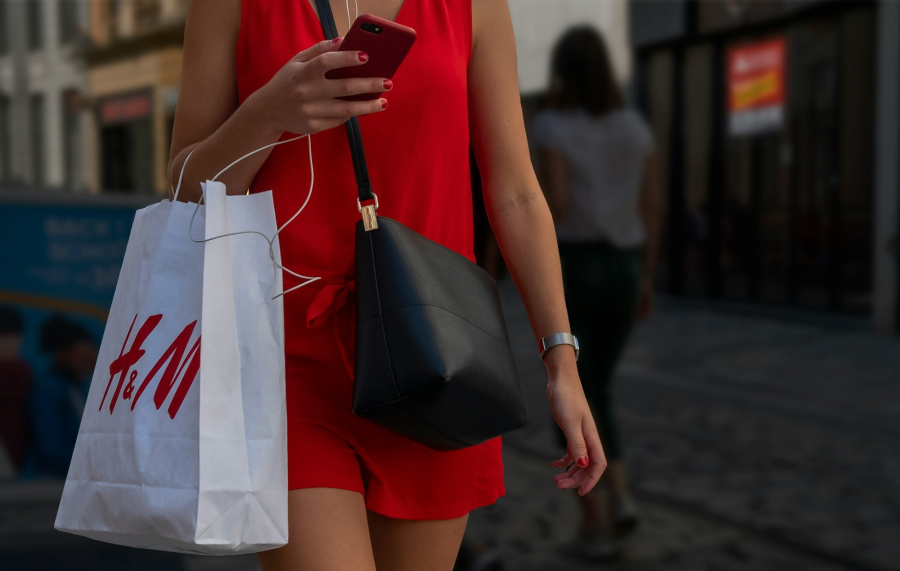 Η τσάντα από τα H&M που ταιριάζει με όλα τα ρούχα – Κάνει μόνο 25 ευρώ