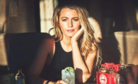 Η Blake Lively 2 μήνες μετά την γέννηση του 4ου παιδιού ποζάρει με μπικίνι σαν να μη γέννησε πότε