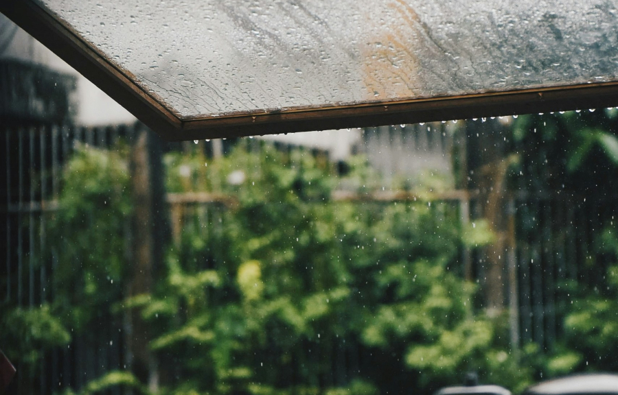 Καιρός: Καταιγίδες τώρα στην Αττική - Η πορεία της κακοκαιρίας