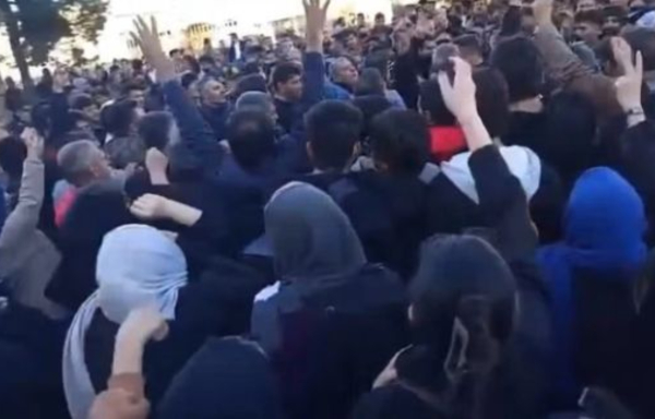 Ιράν: Συγκρούσεις μεταξύ διαδηλωτών και δυνάμεων ασφαλείας - Τρεις νεκροί