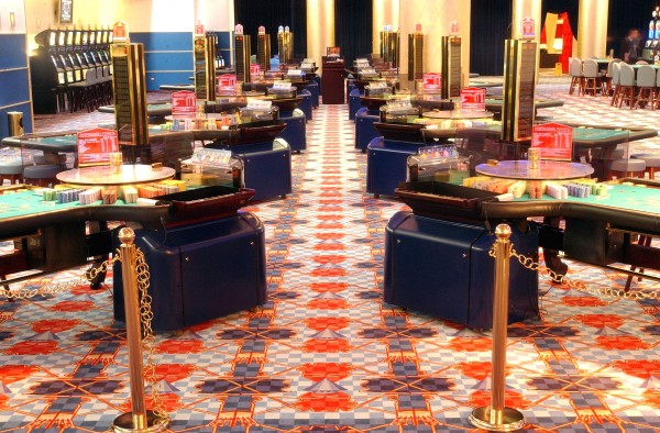 Τρεις νέες άδειες καζίνο σε Κρήτη, Μύκονο και Σαντορίνη