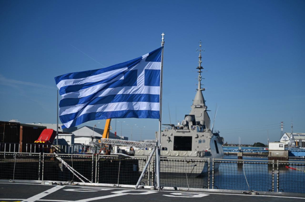 Φρεγάτα «Νέαρχος»: Υψώθηκε η ελληνική σημαία - Δένδιας: Νέες δυνατότητες στις Ένοπλες Δυνάμεις (Εικόνες - Βίντεο)