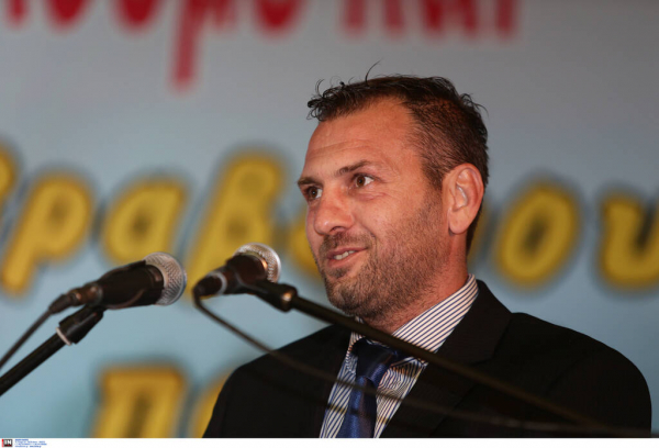 Από ποδοσφαιριστής... βουλευτής και τώρα ντελίβερι στη Θηβών ο Γιώργος Ανατολάκης