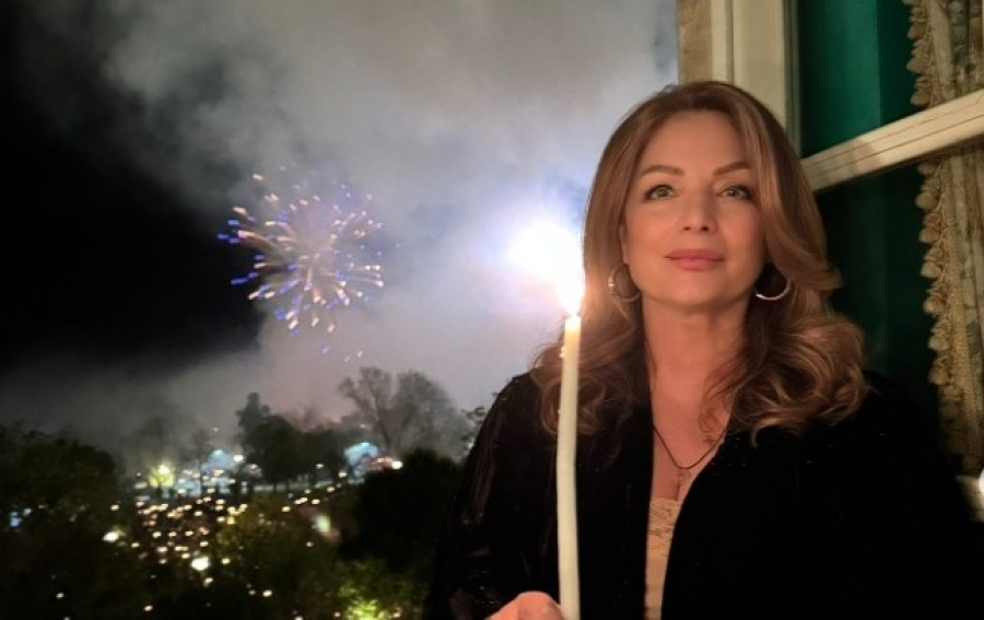 Άντζελα Γκερέκου: Στην Κέρκυρα για το Πάσχα - Η χαρούμενη οικογενειακή φωτογραφία