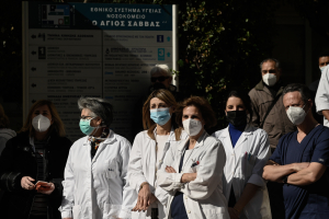 Στο τραπέζι η δυνατότητα σε γιατρούς του ΕΣΥ να ασκούν και ελεύθερο επάγγελμα