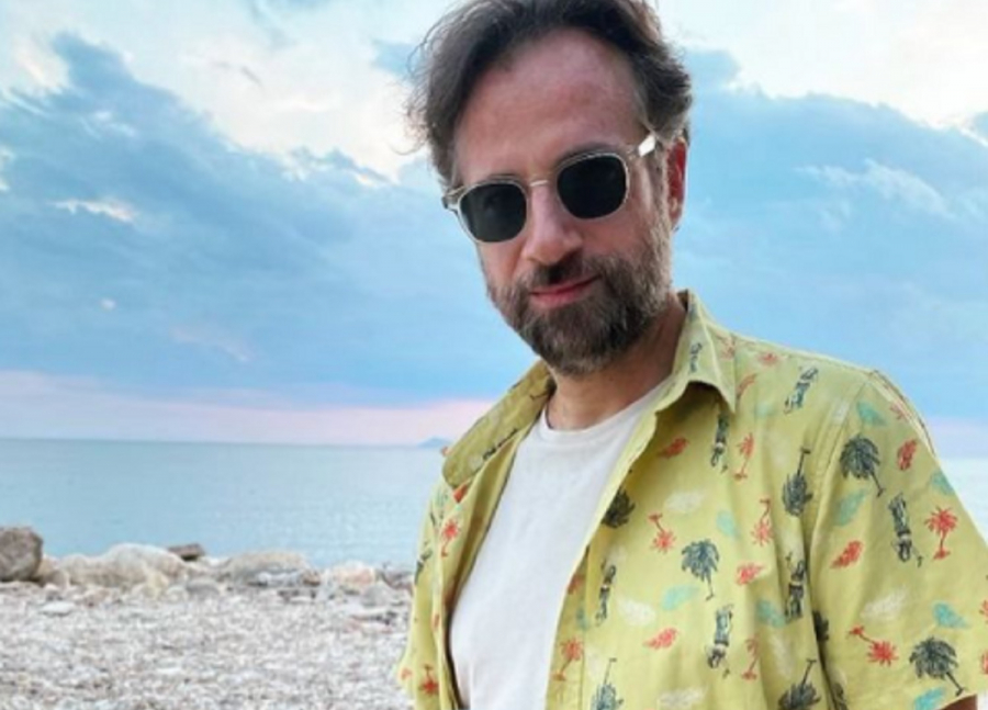 Κρυφός γάμος στην Ύδρα για τον Κωστή Μαραβέγια και την Τόνια Σωτηροπούλου (βίντεο, εικόνες)