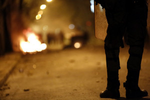 Νύχτα εμπρησμών στην Αθήνα: &#039;Εκαψαν αυτοκίνητα και ΑΤΜ