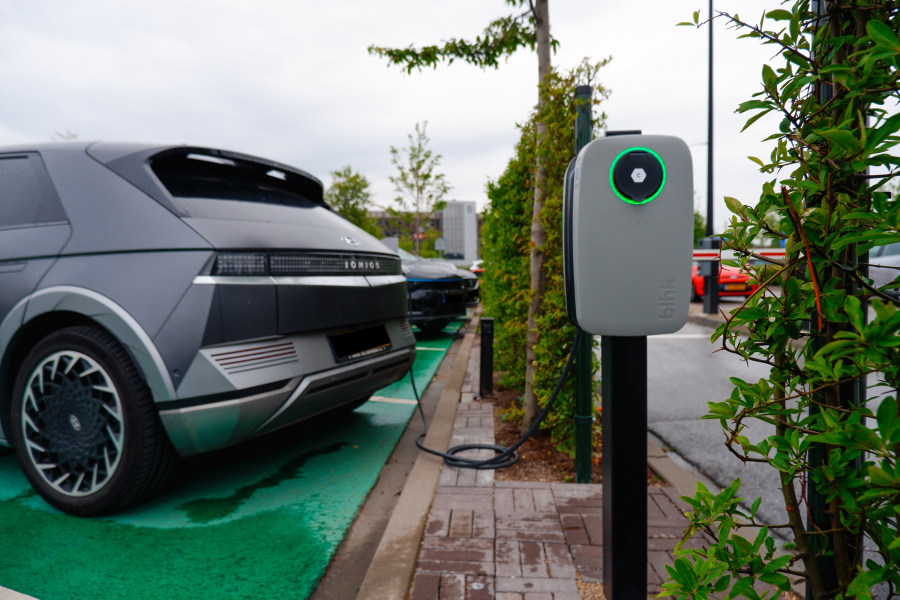 Blink Charging Hellas: Ξεπέρασε τα 100 σημεία φόρτισης σε 65 καταστήματα λιανικής σε όλη την Ελλάδα