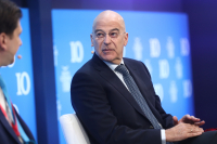 Δένδιας από Δελφούς: Εξοπλιστικό και γεωπολιτικές εξελίξεις στο «τραπέζι»