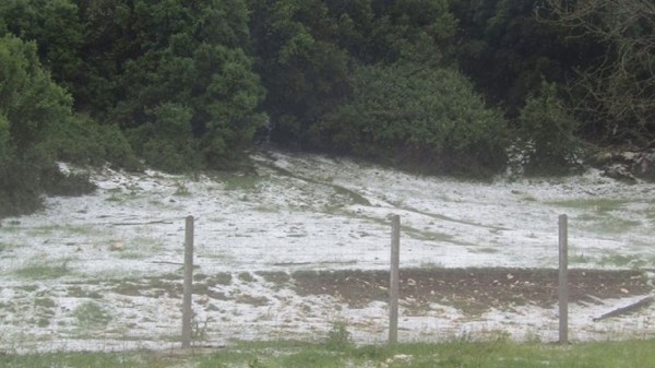 Εκχιονιστικά μηχανήματα στην Ιόνια Οδό λόγω χαλαζόπτωσης