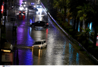 Γιατί πλημμυρίζει με λύματα η Αλίμου όποτε βρέχει: Φόβοι ακόμη και για καθίζηση της λεωφόρου