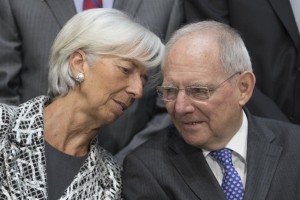 Διαφαίνεται συμβιβασμός μεταξύ Σόιμπλε και ΔΝΤ